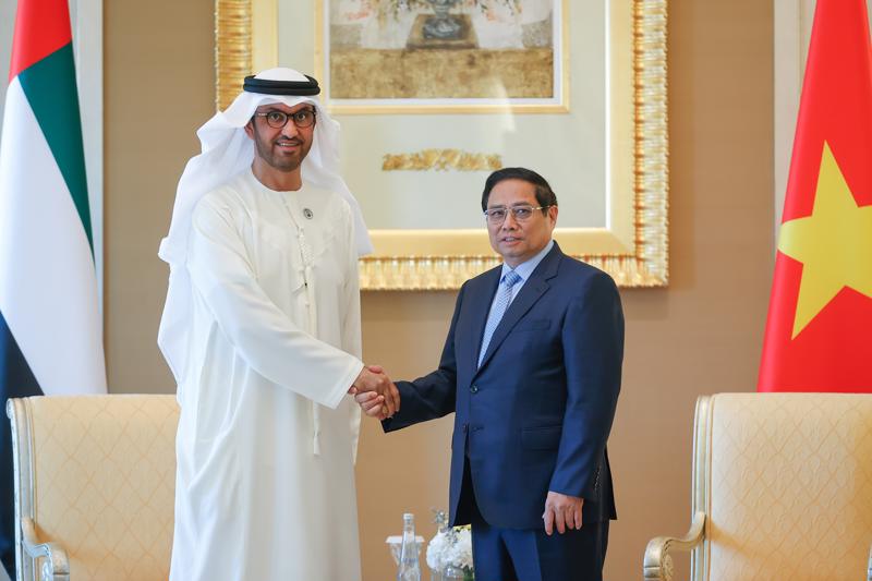 Thủ tướng Phạm Minh Chính và ông Saltan Bin Ahmed Al Jaber, Bộ trưởng Công nghiệp và Công nghệ cao, CEO Tập đoàn ADNOC - Ảnh: VGP