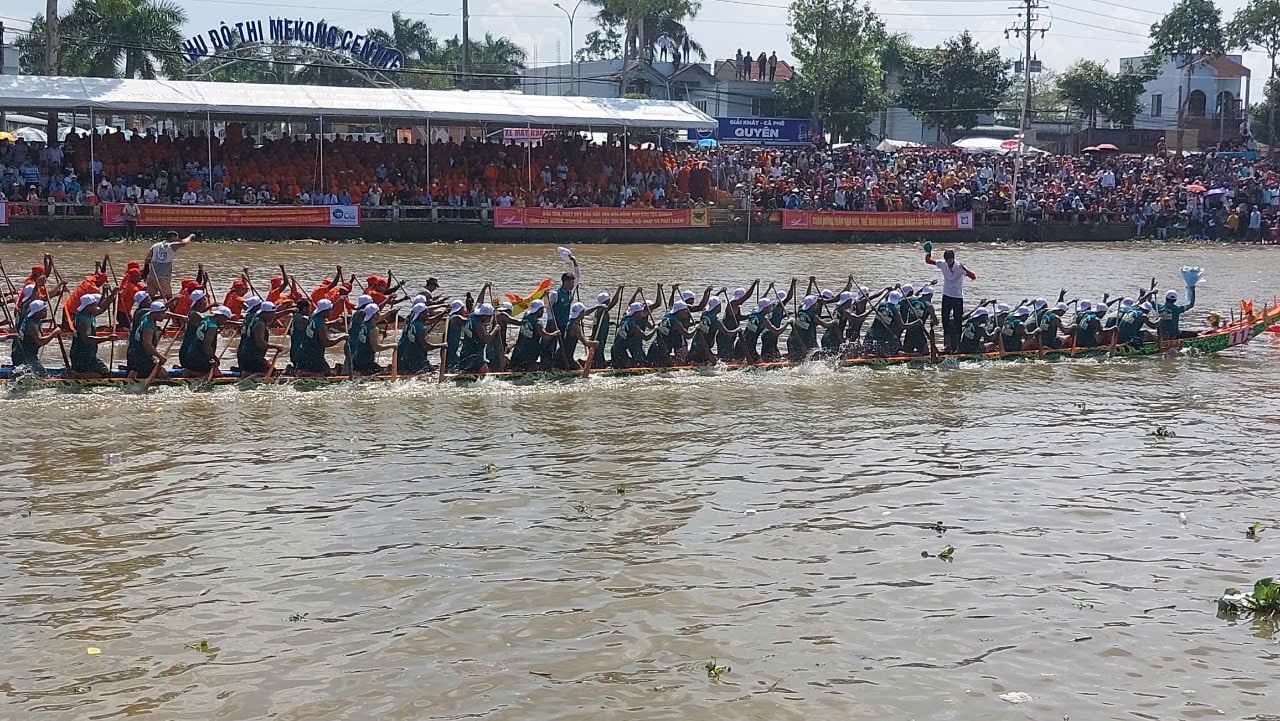 Tranh tài sôi nổi tại giải đua ghe ngo lớn nhất miền Tây- Ảnh 4.