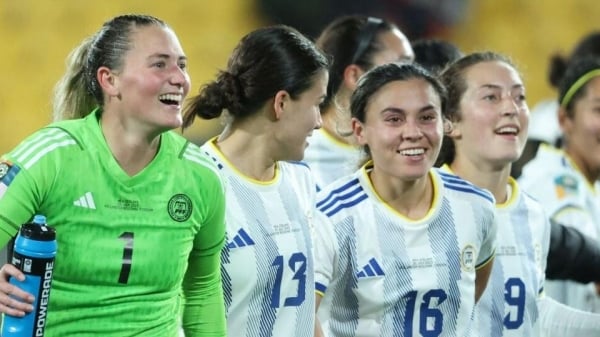 La selección femenina de Filipinas logra una victoria histórica, el entrenador admite que tuvo suerte y los fanáticos la felicitan