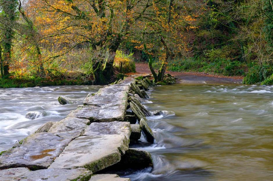 Cầu Tarr Steps - Ảnh: SHUTTERSTOCK