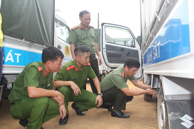 Handing over 60 cars for work to the police of communes and towns