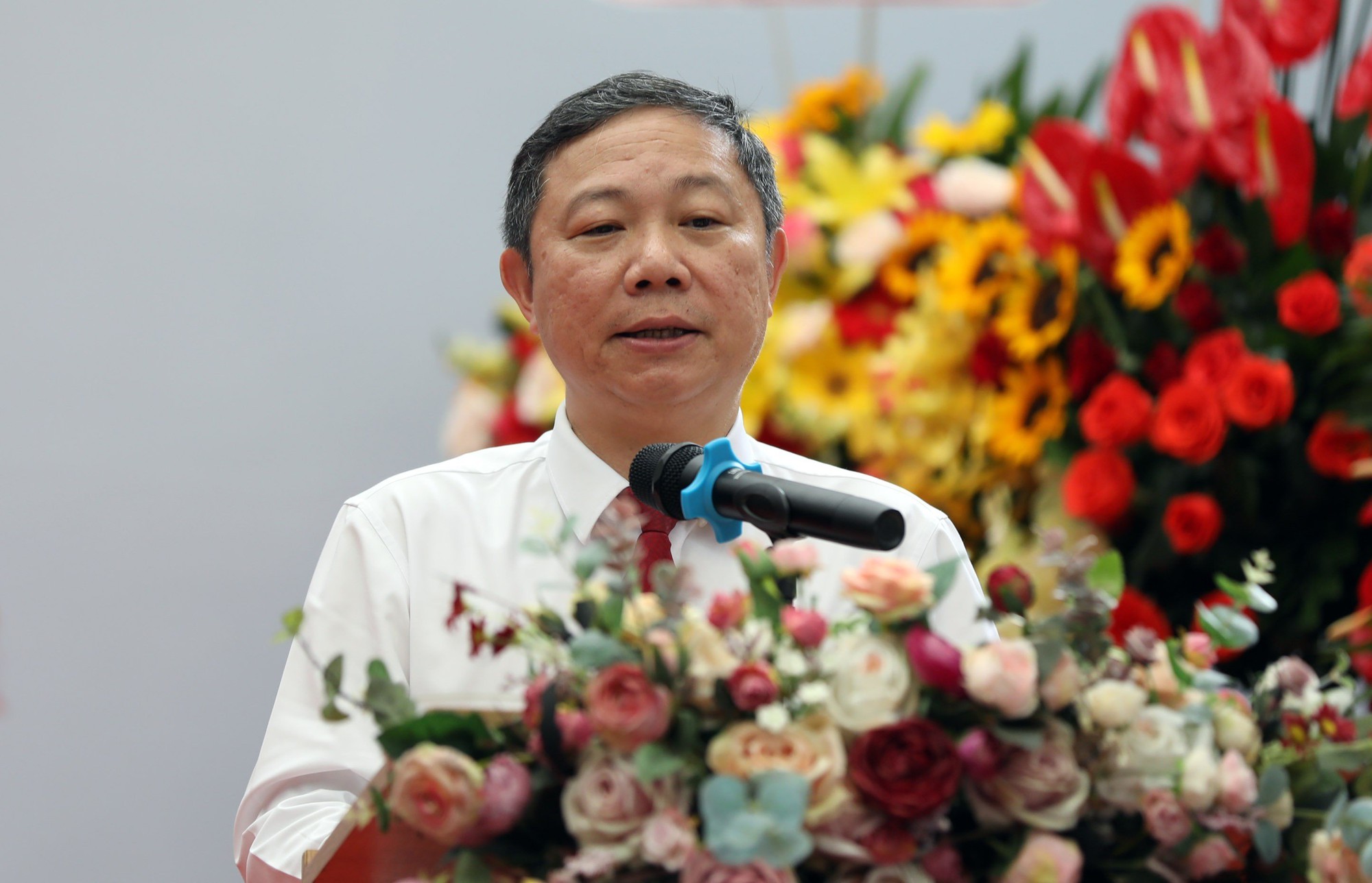 Sôi nổi ngày khai mạc 'Tuần lễ Sách của người làm báo' tại Đường Sách TP.HCM - Ảnh 1.