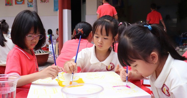 26 Gebühren in Schulen im Bezirk 1, Ho-Chi-Minh-Stadt