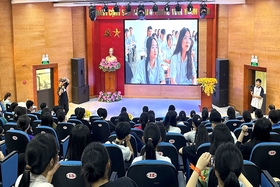 Plus de 200 étudiants vivent « Une journée en tant qu'élève du lycée Hung Vuong »