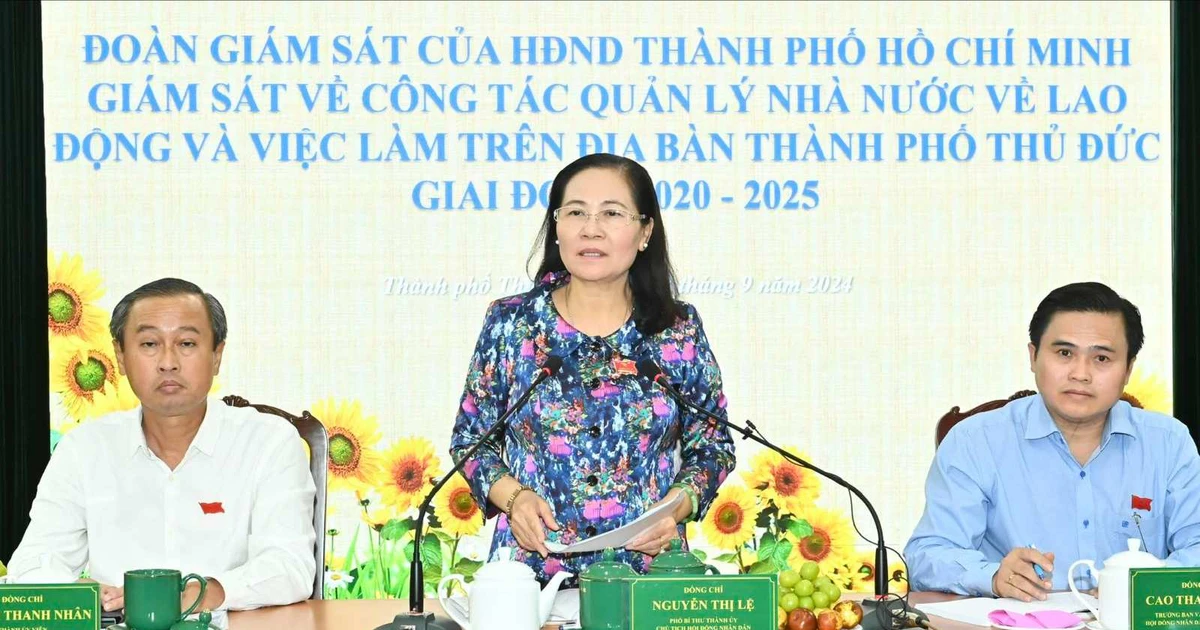 Chairwoman of Ho Chi Minh City People's Council Nguyen Thi Le: Solutions are needed to encourage and support workers to participate in voluntary social insurance.