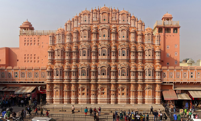 Architecture impressionnante du palais des vents Hawa Mahal. Photo: Wikimedia