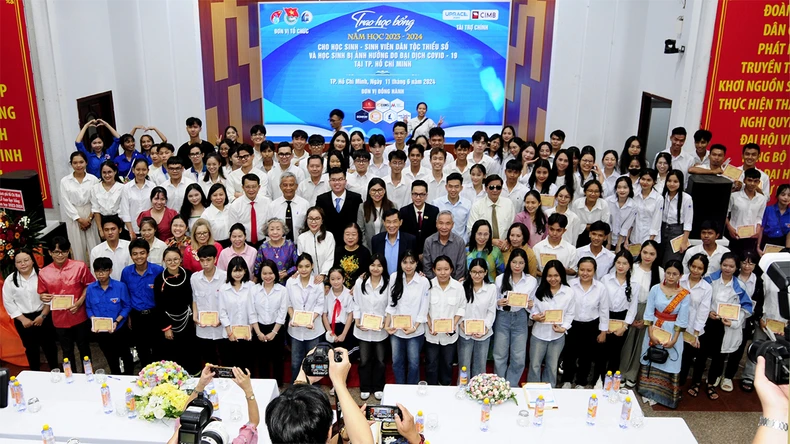 Fonds de bourses Vu A Dinh : Donner des ailes aux rêves des jeunes générations des régions et des îles reculées Photo 2