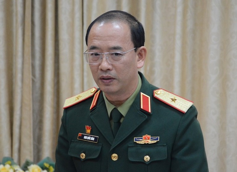 Le général de division Dinh Quoc Hung occupe le poste de commissaire politique du département général de l'industrie de la défense.