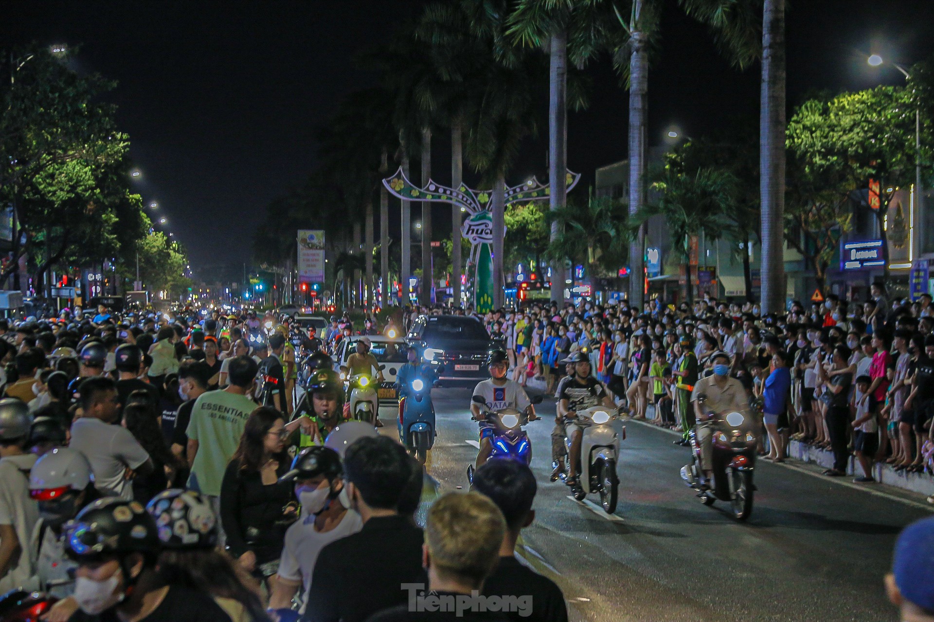 Las calles de Da Nang están abarrotadas en la noche del Festival del Medio Otoño foto 2