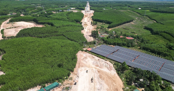 Terreno sin despejar y mal tiempo obstaculizan el avance de la autopista a través de Quang Binh