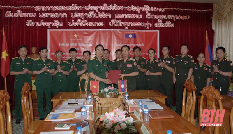 Commandement militaire de Thanh Hoa - Hua Phan (Laos) renforcent la coopération et se développent ensemble