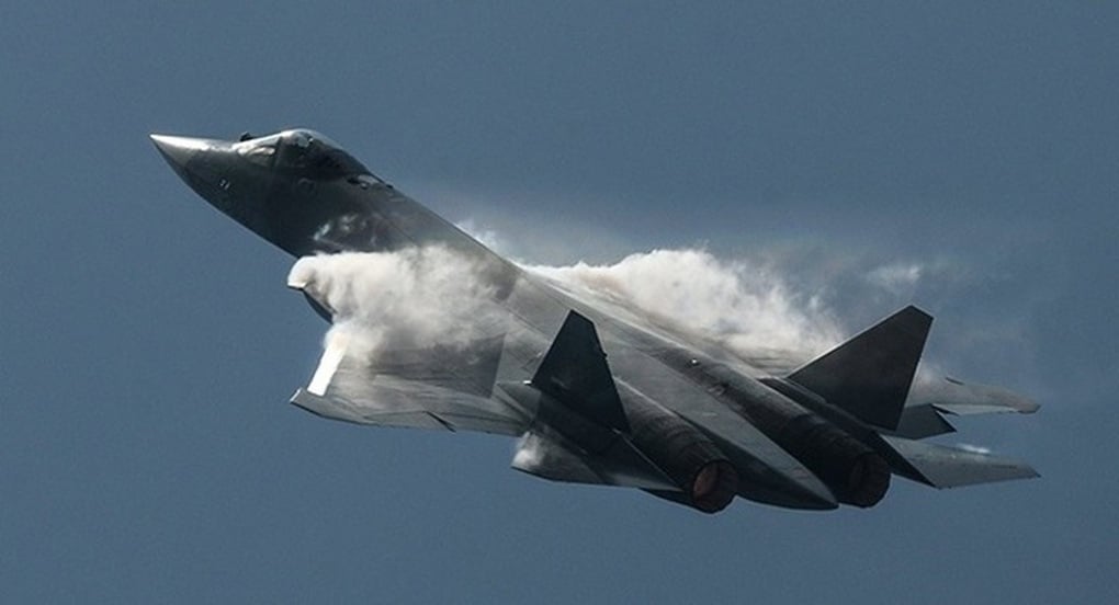 Nga có thể biến tiêm kích Su-57 thành tàu sân bay trên không - 1