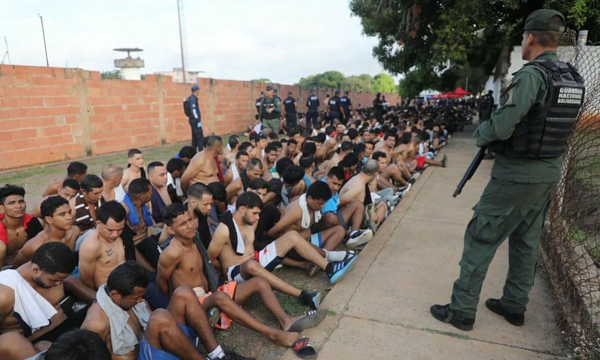 Venezuela recaptures fifth prison from gangs