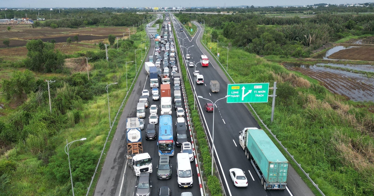 El Ministerio de Transporte acuerda un plan de inversión para ampliar la autopista Ho Chi Minh-Long Thanh.