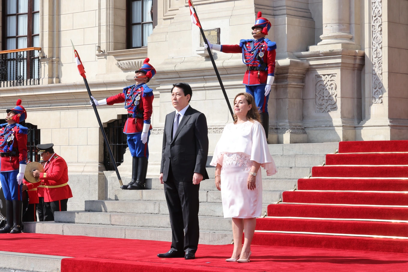 Ceremonia de bienvenida a la visita oficial del Presidente Luong Cuong a la República del Perú