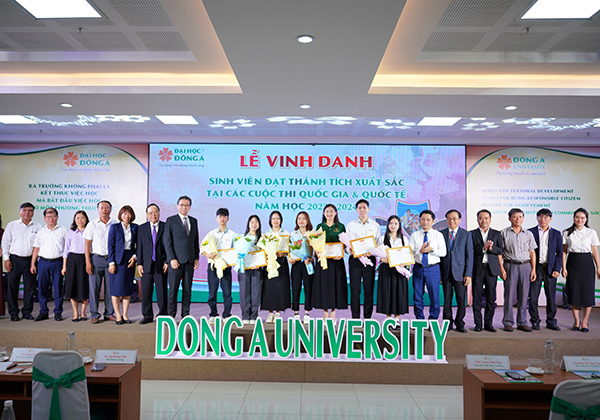 Dong A University students won 34 domestic and international awards in the 2023-2024 school year