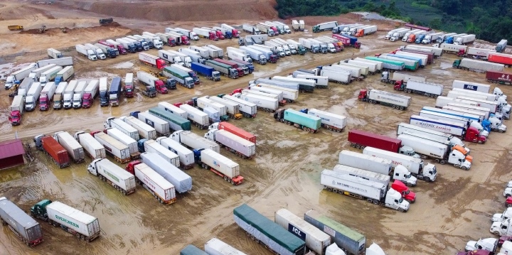 Hundreds of durian trucks pile up at the border gate, Lang Son seeks ways to prevent congestion - 1