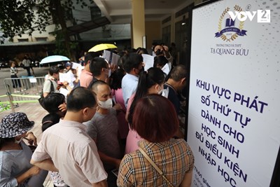 Enrollment in grade 10 of private and autonomous public schools: Hanoi considers online registration solution to ensure fairness