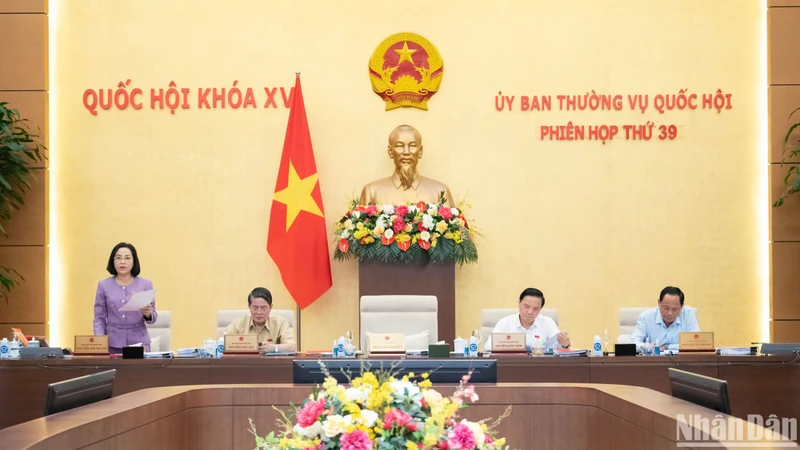អនុប្រធានរដ្ឋសភា Nguyen Thi Thanh ធ្វើជាអធិបតីកិច្ចប្រជុំ។ (រូបថត៖ DUY LINH)
