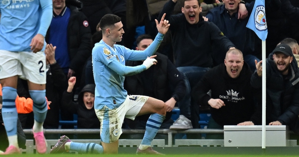 Foden đóng vai ‘hung thần’, Man City ngược dòng nhấn chìm M.U, HLV Ten Hag lâm nguy