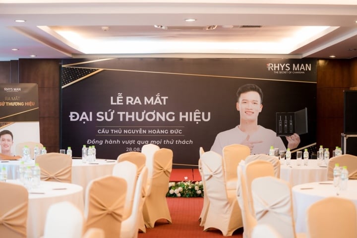 Midfielder Hoang Duc becomes Rhys Man brand ambassador - 1