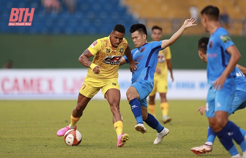 Dong A Thanh Hoa et le grand défi au stade Lach Tray