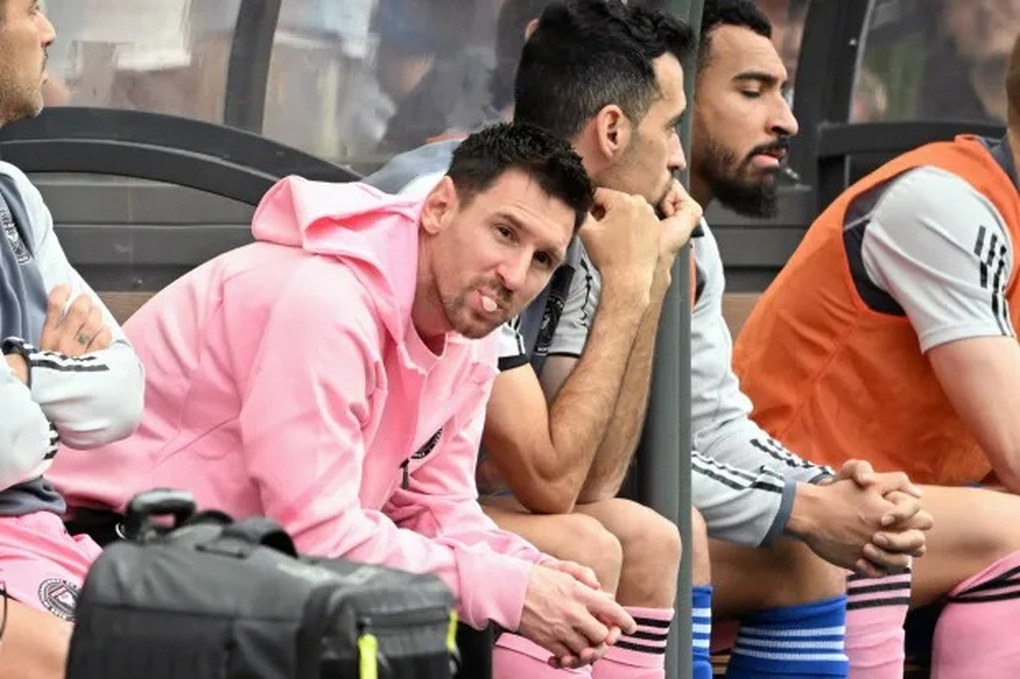 Messi giải thích  lý do không ra sân ở trận gặp Hong Kong - 1