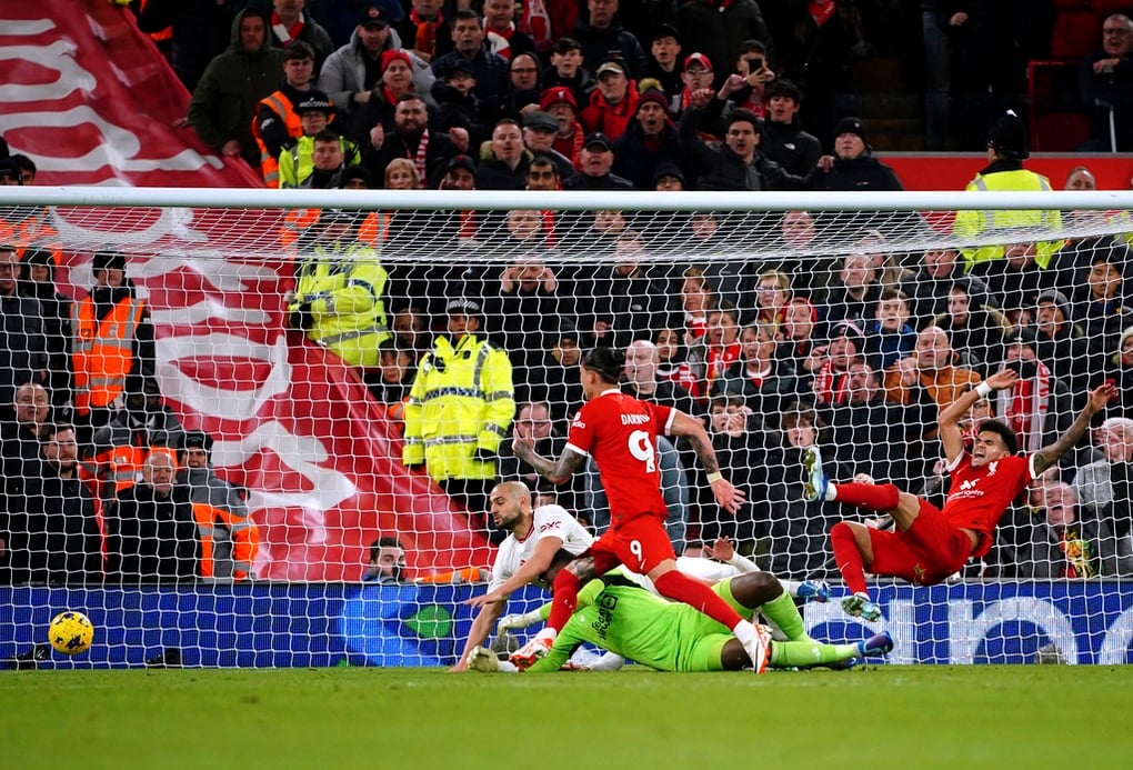 Dalot bị đuổi, Man Utd chia điểm trên sân Liverpool - 2