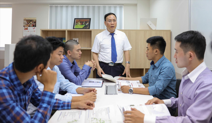 응우옌 딘 덕 박사(하노이 국립대학교)는 수년 동안 세계 정상에 올랐습니다. (사진: VNU).