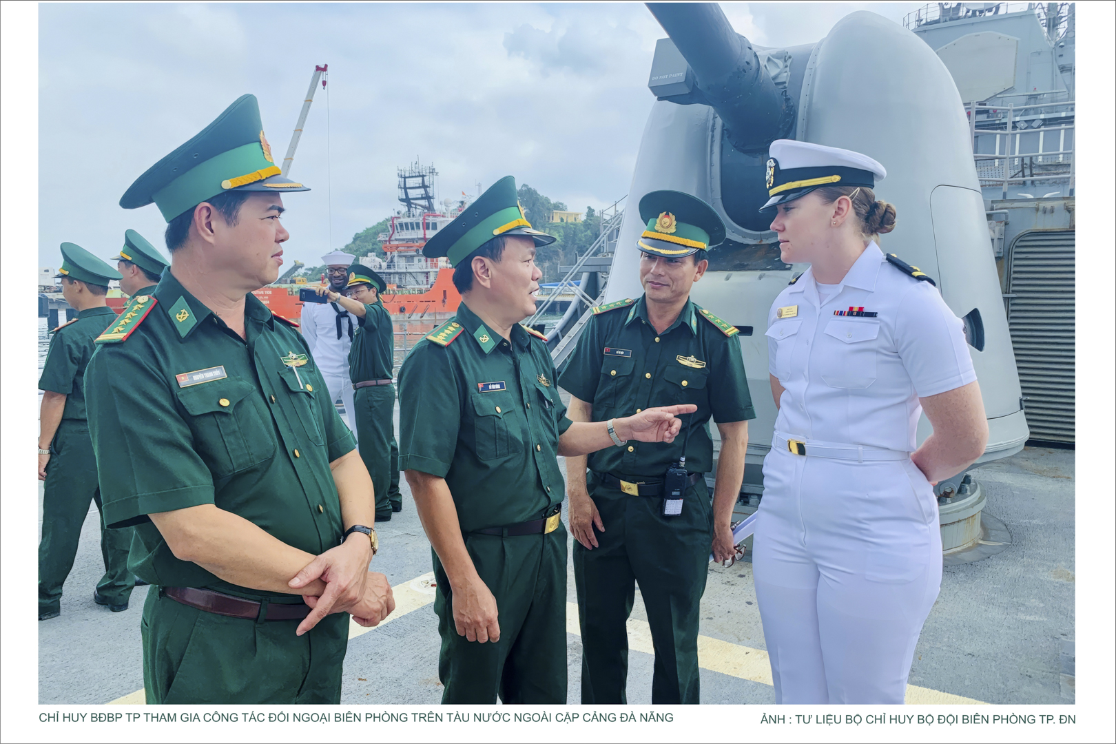 Đà Nẵng: Trưng bày ảnh thời sự nghệ thuật người lính quân hàm xanh  - Ảnh 18.