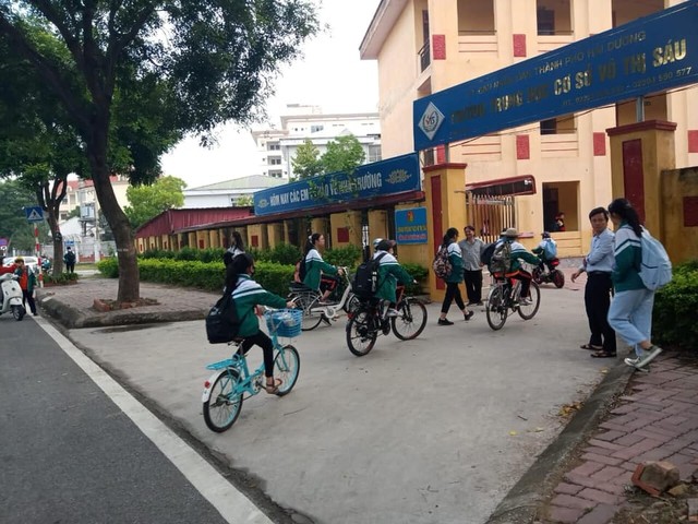 Giáo viên chủ nhiệm giao quyền cho lớp trưởng phạt học sinh, có hành vi bạo lực - Ảnh 1.