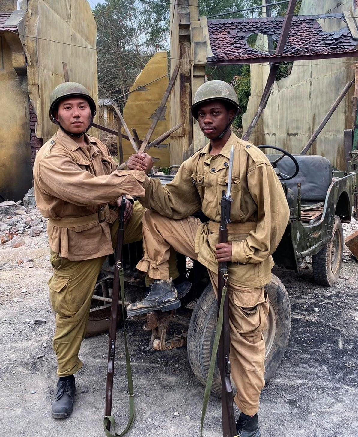 Oraiden Manuel Sabonete (rechts) in einer Szene aus dem Film Peach, Pho und Piano (Foto: NVCC).