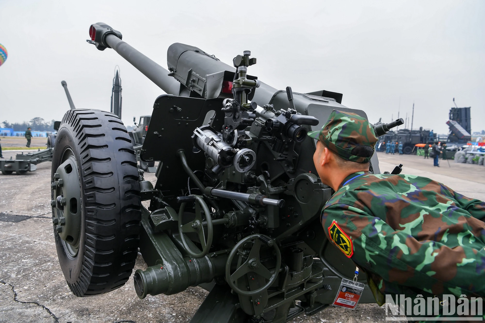 【写真】2024年防衛博覧会に展示された自走砲システム、ミサイル、発射装置 写真10