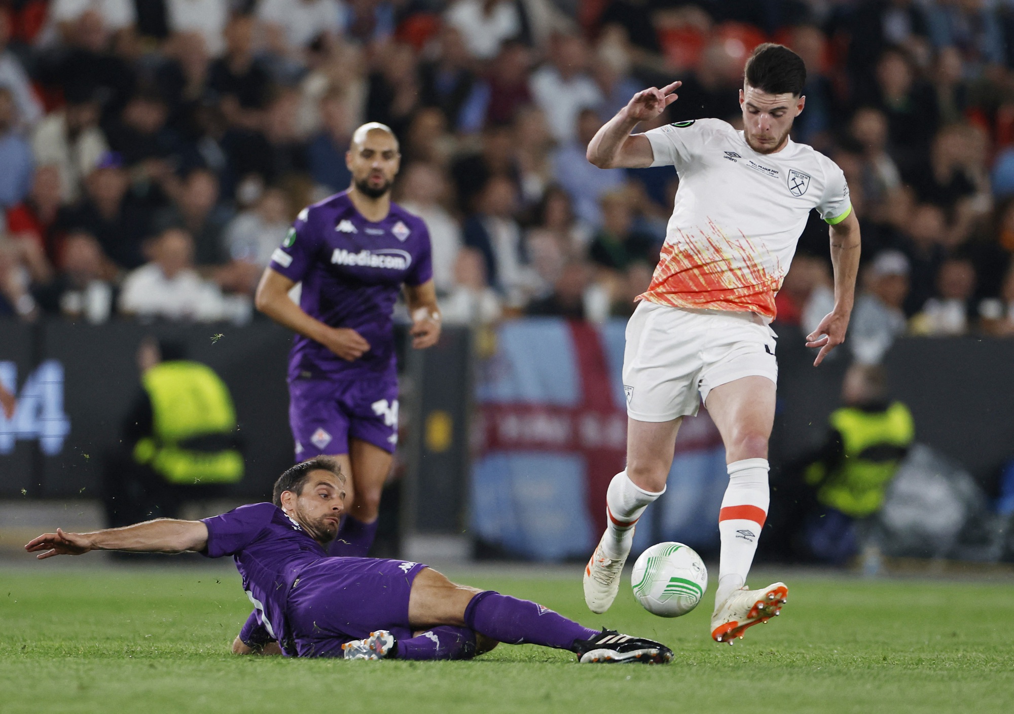 Declan Rice sắp rời West Ham sau ngôi vô địch Conference League - Ảnh 1.