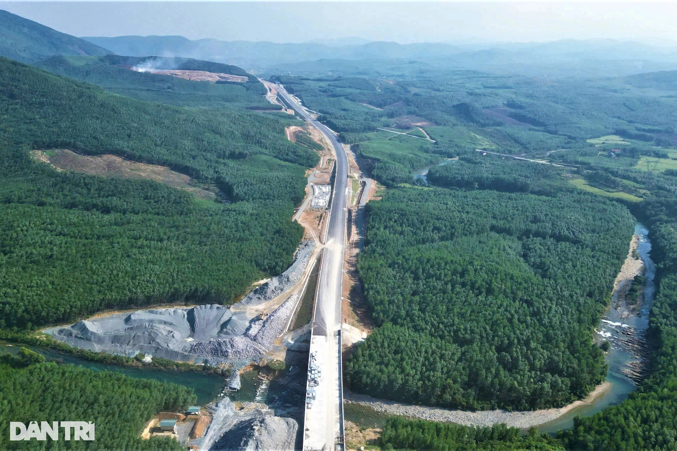 Appearance of the North-South expressway, more than 100km long, passing through Ha Tinh