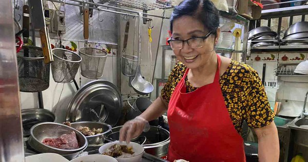 사이공 중심부에 있는 풍부한 맛을 자랑하는 작은 포 레스토랑