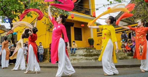 Desfile cultural y artístico en muchas calles de Hoi An