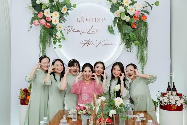 สาวบิ่ญเซืองสูง 1 เมตร 46 แต่งงานกับชายสูงเกือบ 2 เมตร เจ้าบ่าวฮาแตกในพิธีแต่งงาน รูปที่ 3
