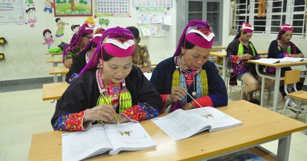 Cours d'alphabétisation dans un district montagneux de Quang Ninh