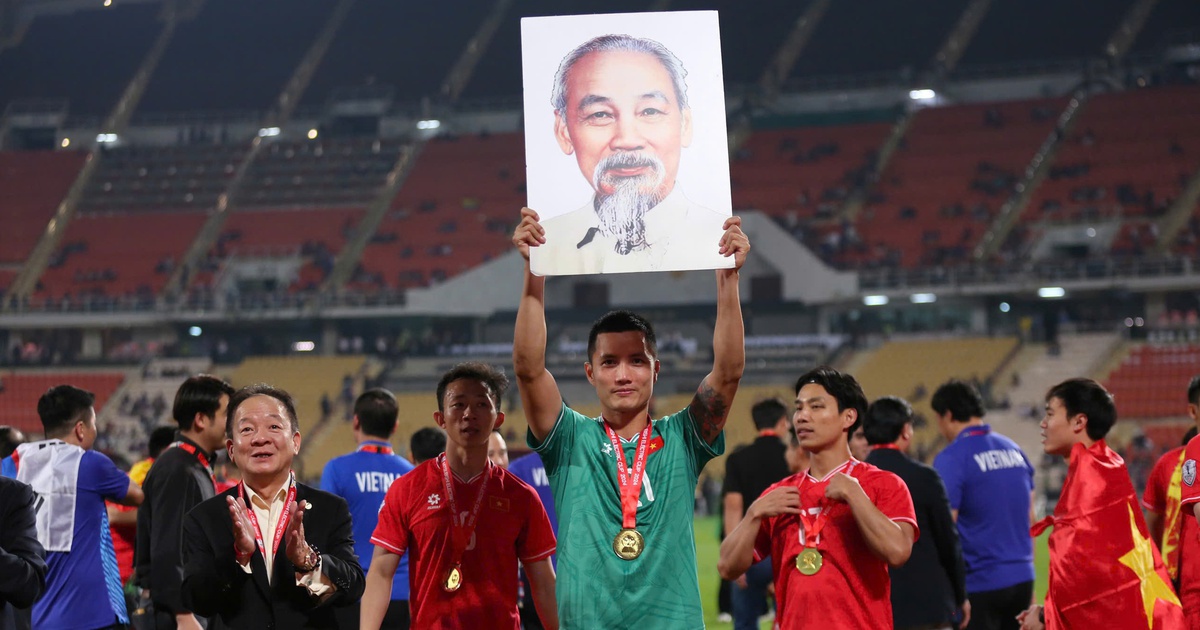 Vietnam team was awarded tens of billions of dong after winning the AFF Cup