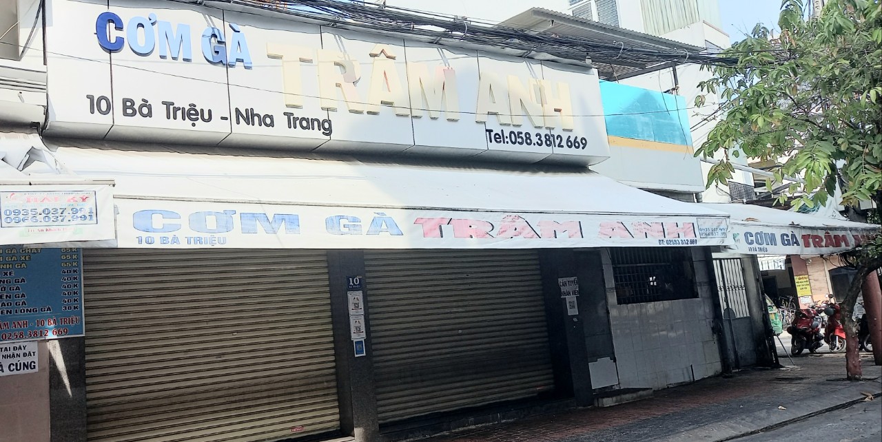 Khó xác định cụ thể thức ăn nào là món gây ngộ độc ở quán cơm gà Trâm Anh- Ảnh 2.