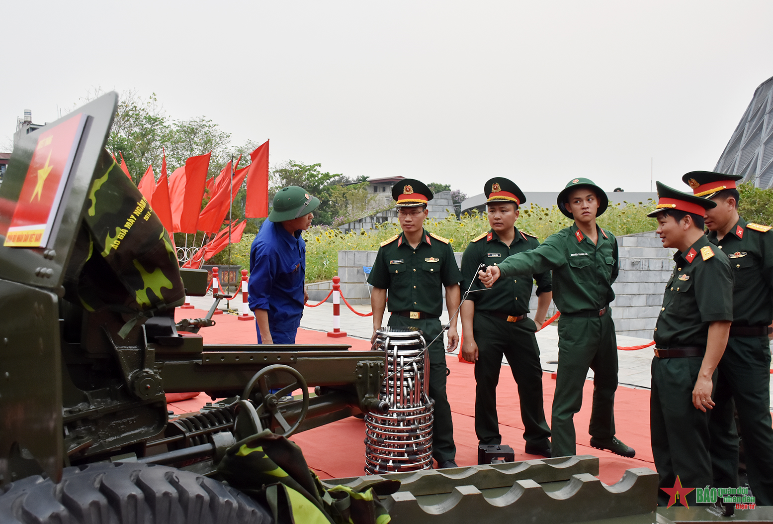 L'artillerie d'apparat est arrivée à Dien Bien.