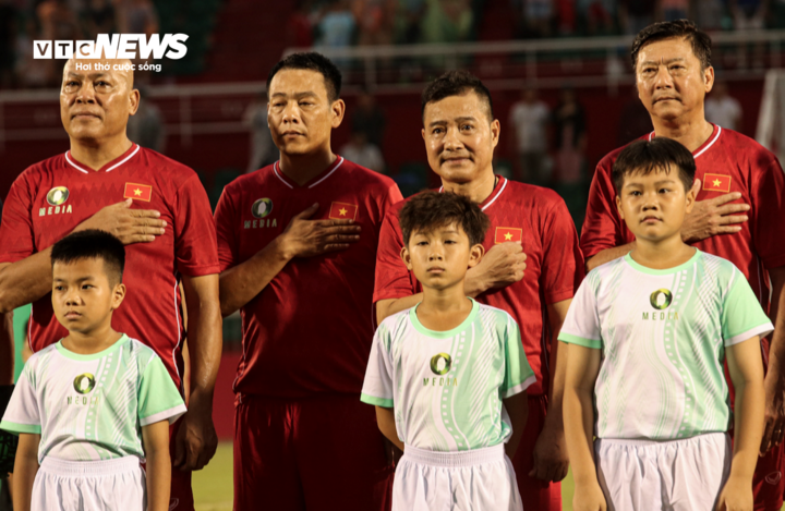 Huynh Duc, Hong Son, Huy Hoang, Chu Van Mui in Sao Vang team jersey. (Photo: Mai Linh)