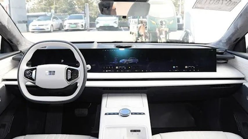 Bild der elektrischen Limousine Geely Galaxy E8 mit einem Verkaufspreis von etwa 615 Millionen Bild 3