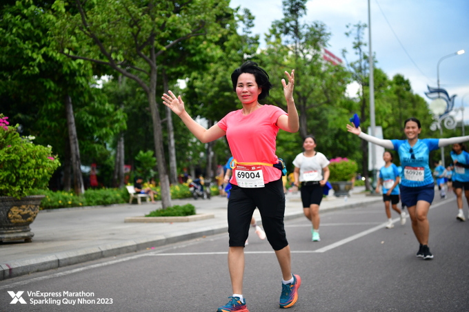 Mme Yen a participé au 10 km VM Quy Nhon, le matin du 11 juin. Photo : VM