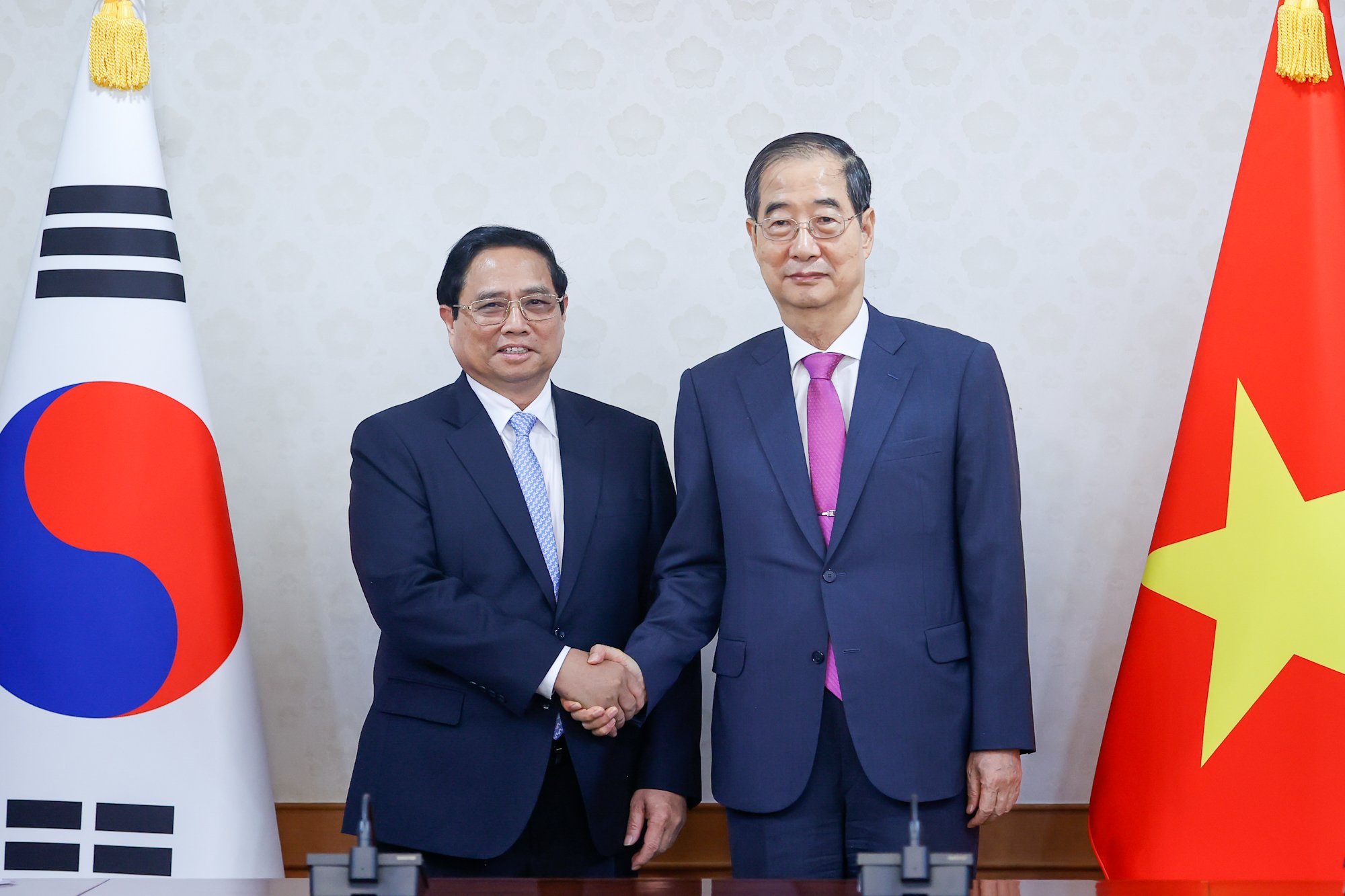 Le Premier ministre Pham Minh Chinh s'entretient avec le Premier ministre sud-coréen