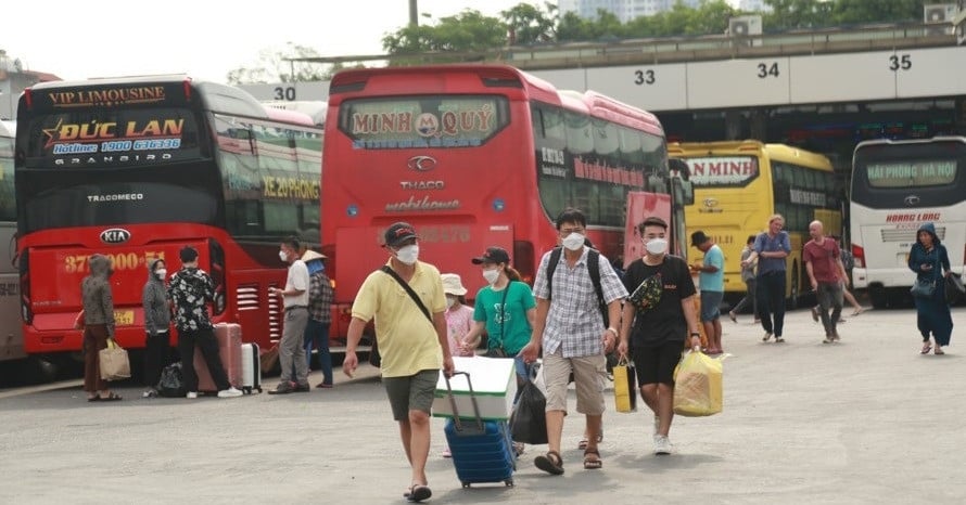 Casi 640 autobuses de pasajeros más y 50.000 billetes de tren para atender a los pasajeros del norte el 2 de septiembre