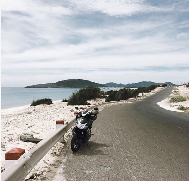 Recorrido en moto por la presa Mon.