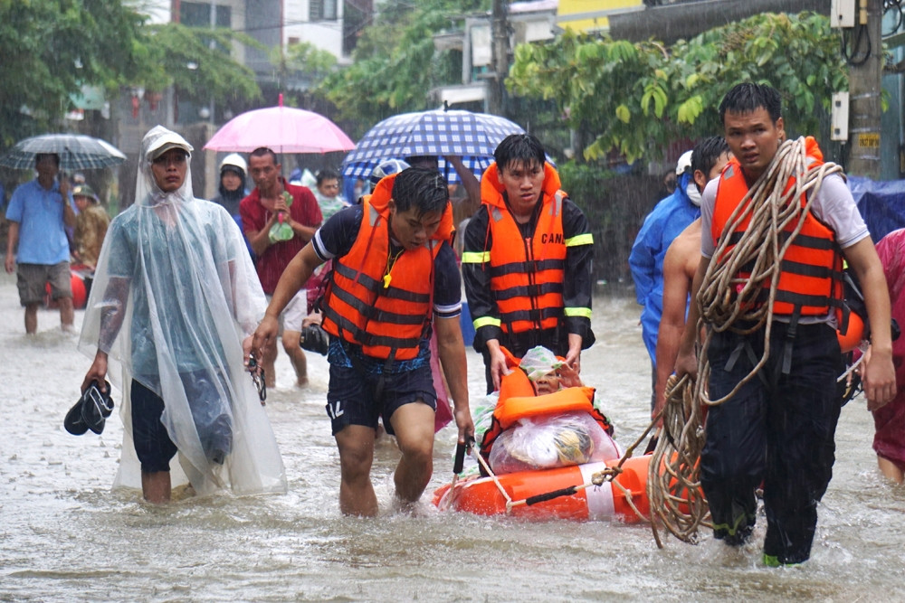 Cause des fortes pluies dans le centre du Vietnam, quand cela prendra-t-il fin ?