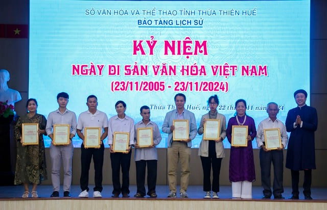 Biểu dương nhiều cá nhân hiến tặng hiện vật cho Bảo tàng Lịch sử Thừa Thiên Huế - Ảnh 2.